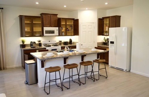 Visalia House | New 3B Home/near Sequoia, EV, +More