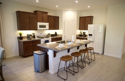 Visalia House | New 3B Home/near Sequoia, EV, +More
