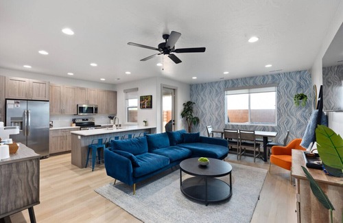 Santa Clara House | NEW- 3bd, 2.5 bath w/Game room lounge, Hot tub, pool, fire pit, and more