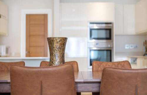 Brompton & Hans Town Apartment | New 3Bed in Knightsbridge