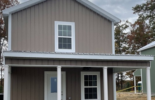 Russell Springs House | NEW 3BR 2.5BA Barndo on Beautiful Lake Cumberland available March 2024!