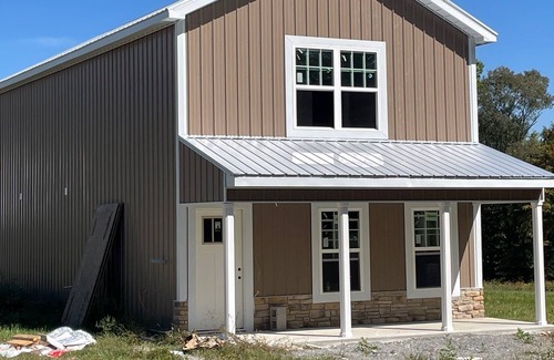 Russell Springs House | NEW 3BR 2.5BA Barndo on Beautiful Lake Cumberland available March 2024!