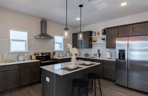 Mahncke Park Condo | NEW 3BR/3.5 ensuite baths min away from Riverwalk, the Pearl, Downtown & Fiesta