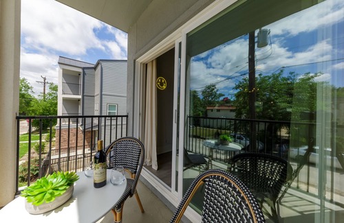 Mahncke Park Condo | NEW 3BR/3.5 ensuite baths min away from Riverwalk, the Pearl, Downtown & Fiesta