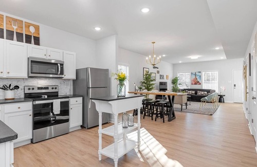 Mosby House | NEW 3BR House near VCU Downtownnn