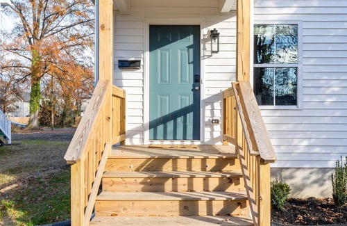 Mosby House | NEW 3BR House near VCU Downtownnn