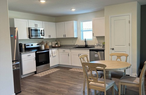 Bullhead City House | New 3BR Retreat Near River, Casinos & Dining.
