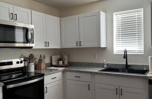 Bullhead City House | New 3BR Retreat Near River, Casinos & Dining.