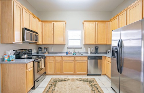 Port Wentworth House | NEW 4 BDR: Seasonal Water Park, Lazy River, Fishing, Gym, Mins to Savannah