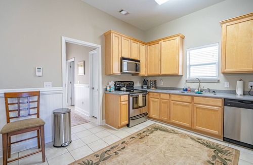 Port Wentworth House | NEW 4 BDR: Seasonal Water Park, Lazy River, Fishing, Gym, Mins to Savannah