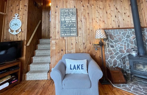 Windermere Cottage | **NEW** 4 Bed 1 Bath - Lake Front Cottage in Muskoka