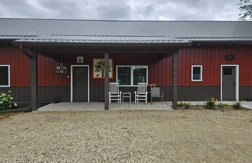 Wautoma House | New 4-bedroom for rent during EAA! Sleeps 17, large loft and three bedrooms!