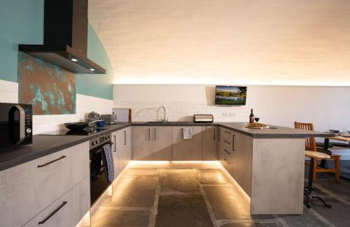 Waterhead House | New 4 Bedroom Home at Waterhead Range by LetMeStay