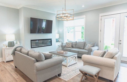Avalon Beach Estates House | NEW-4-Bedroom King Suite Beach Home-Private Deeded Beach with Golf Cart & Bikes