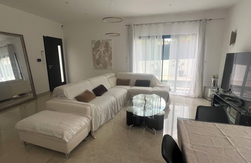 La Garde Villa | New 4 bedroom villa (8personnes) with swimming pool, Plage du magaud 5min walk !