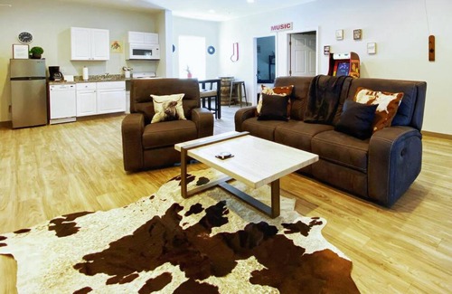 Maxwell House | New 4bd 2ba Suite Games 8 min to DT East Nash