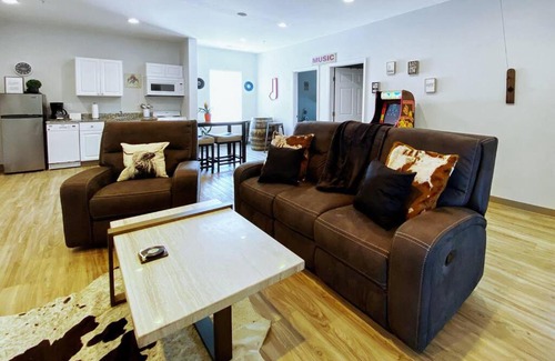 Maxwell House | New 4bd 2ba Suite Games 8 min to DT East Nash