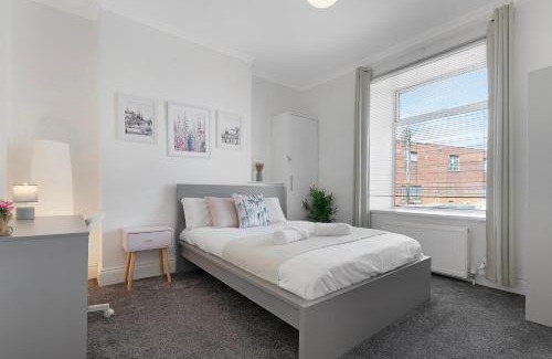 Stanley House | New! 4BR in Durham Road