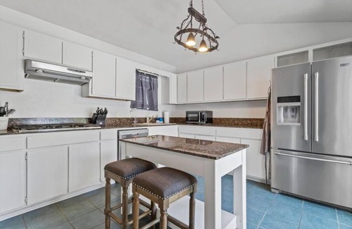 Long Beach Apartment | NEW 4BR Single Story GRILL Near the beach