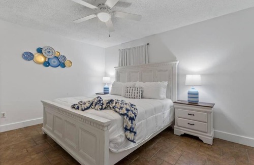 Long Beach Apartment | NEW 4BR Single Story GRILL Near the beach