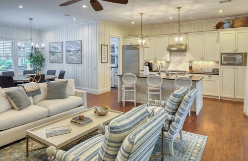 Olde Town House | New 5 Bedroom in the Tennis Cottages