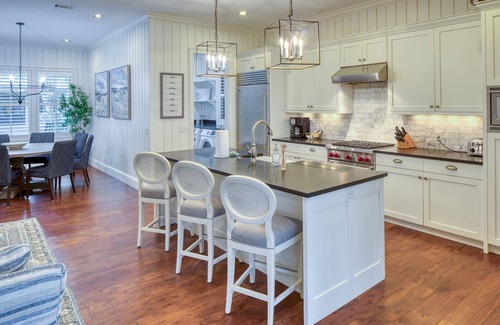 Olde Town House | New 5 Bedroom in the Tennis Cottages