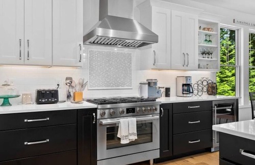 Saratoga Springs House | NEW 5 BR 4 Bath IMPECCABLE home Community Indoor pool! EV charger
