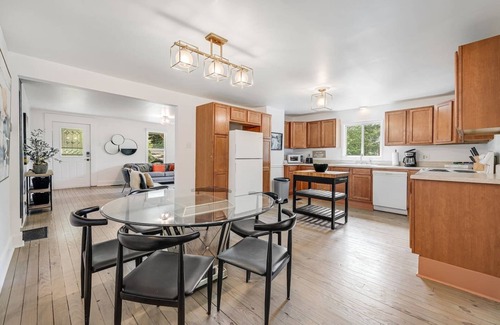 Kenilworth House | *New!* 5 mins to Biltmore & Asheville + Mtn Views!
