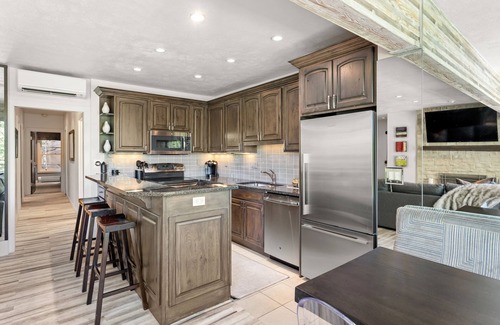 Downtown Condo | NEW 6Mil Luxury Condo Ski n Ski out Aspen Mountain (AJAX)