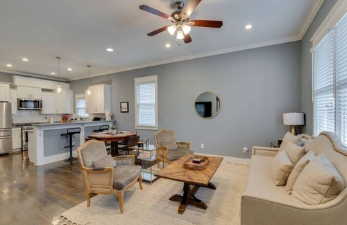 The Nations House | NEW 7 mins to Broadway Sleeps 8