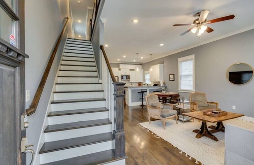 The Nations House | NEW 7 mins to Broadway Sleeps 8