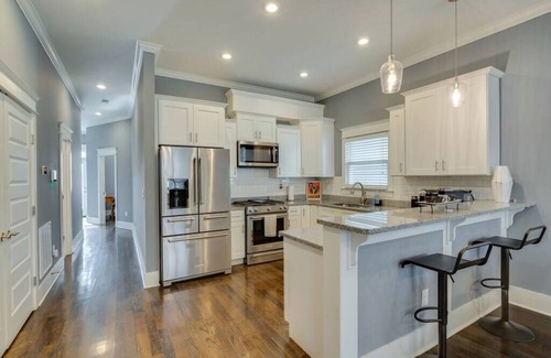 The Nations House | NEW 7 mins to Broadway Sleeps 8