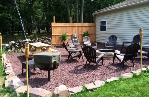 Albrightsville House | New 7 Person Hot Tub & HUGE Game room. Beautiful terrazzo Counter and bar top.