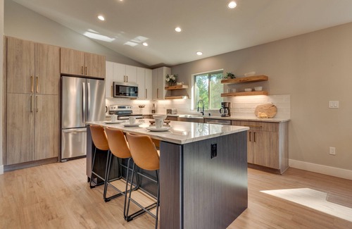 Y Area House | NEW! AC, Hot Tub, Grill, Newly Built, Open Floor Plan, Wifi, 6 of 6 – Emerald Bay Way