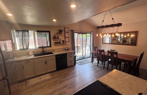 Plumas Eureka Estates House | New AC Installed: 3 bedroom home with golf course view , Dogs OK