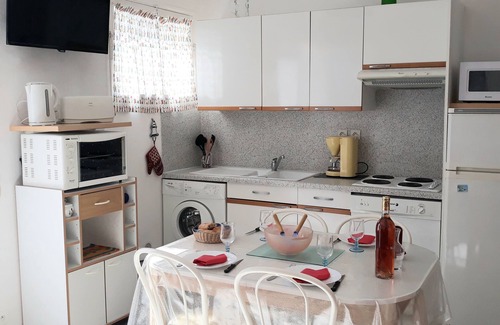 Le Lavandou Apartment | NEW: Air-conditioned apartment with wifi