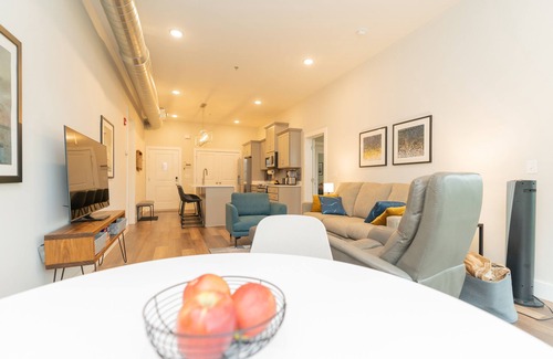 Chattanooga Condo | New Airy 2 bd Condo in Vibrant Southside Area
