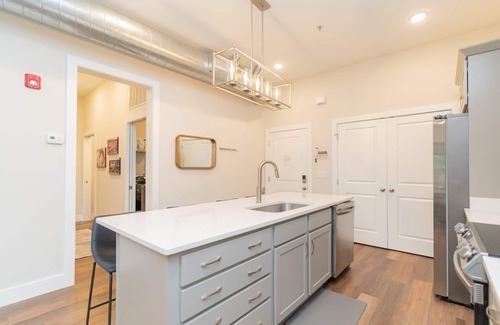 Chattanooga Condo | New Airy 2 bd Condo in Vibrant Southside Area