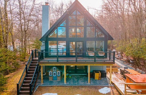 Pocono Summit House | New! All season lakefront house with hot tub!