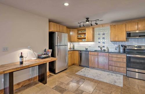 Kamas Apartment | NEW! All-Seasons Kamas Escape: Hot Tub + Mtn View!