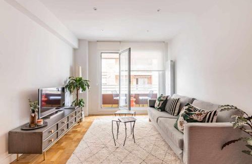 San Sebastian Apartment | New Amara Suite Friends & Families Parking