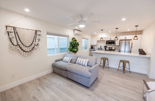 Crown Point House | New Amazing Oasis in the Beach! HotTub Soaking Tub Outdoor Shower AC Parking