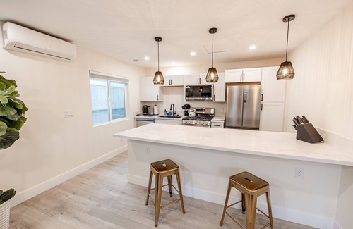 Crown Point House | New Amazing Oasis in the Beach! HotTub Soaking Tub Outdoor Shower AC Parking