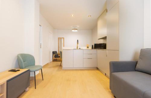 Los Remedios Apartment | New and bright Triana Niebla Apartment in Seville