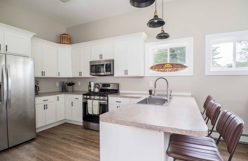 Mayville Cottage | New and Modern Cottage with Lake Views