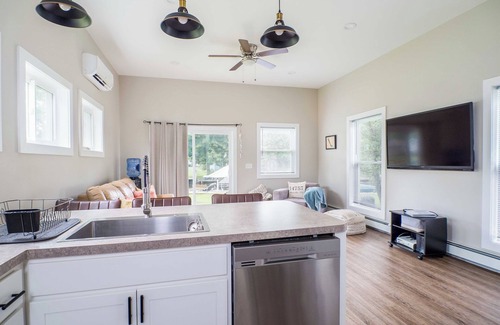 Mayville Cottage | New and Modern Cottage with Lake Views
