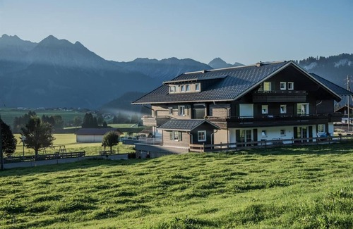 Bolsterlang Apartment | NEW Apartment "adlerHORST" in the Alpenhaus Steiner, directly at the ski slope <3
