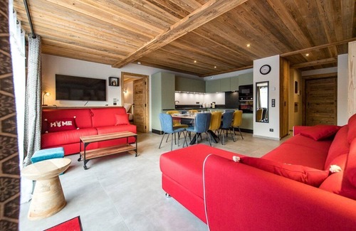 Saint-Sorlin-d'Arves Apartment | New apartment in resort center - sleeps 8/9