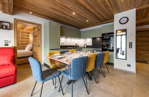Saint-Sorlin-d'Arves Apartment | New apartment in resort center - sleeps 8/9