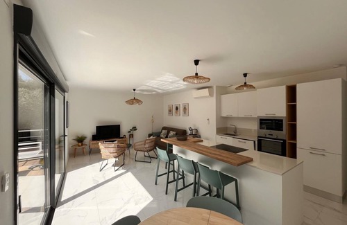 Bonifacio Apartment | New apartment in Bonifacio, in a private residence, 10 minutes from the port and beaches,